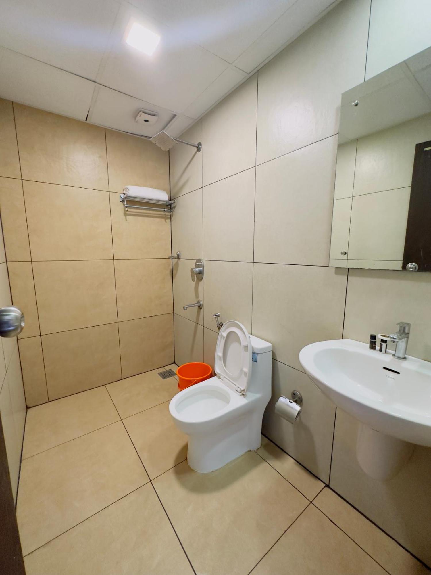 Hotel Lets Stay Kochi Екстер'єр фото