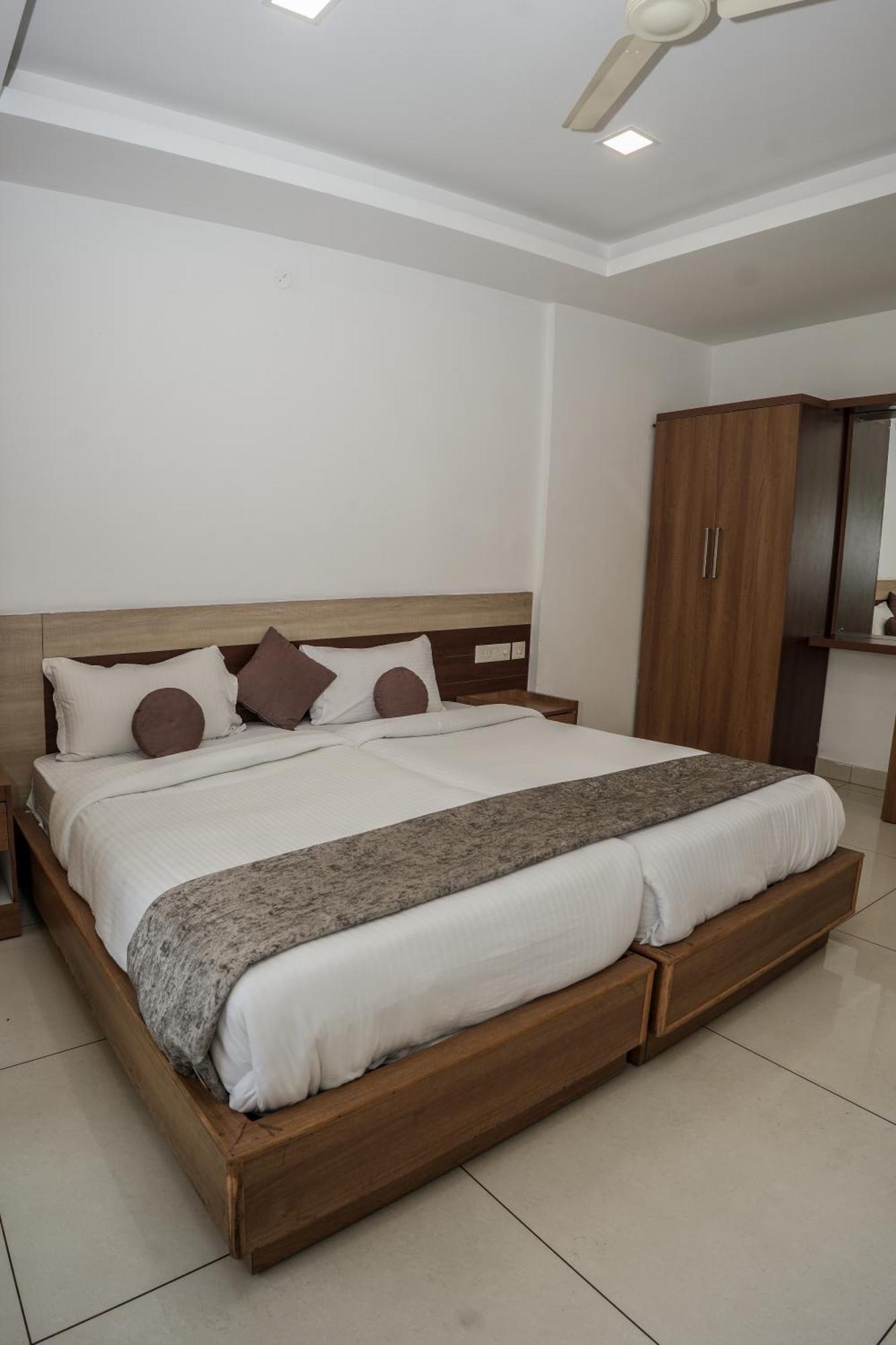 Hotel Lets Stay Kochi Екстер'єр фото