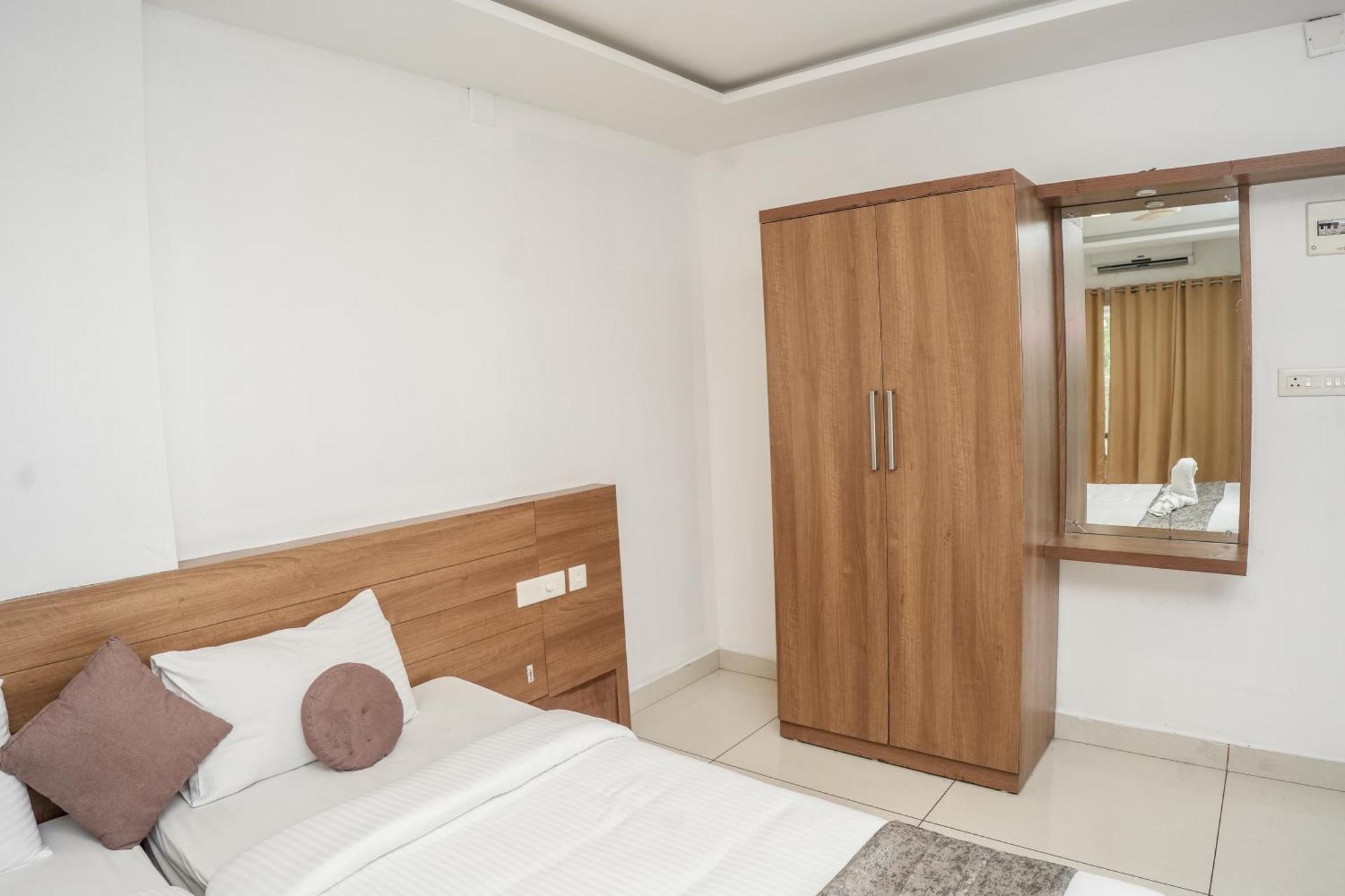 Hotel Lets Stay Kochi Екстер'єр фото
