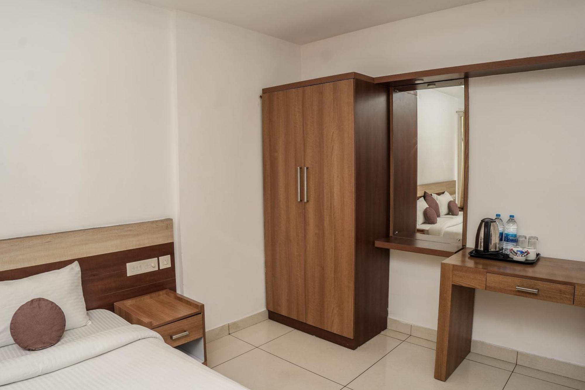 Hotel Lets Stay Kochi Екстер'єр фото