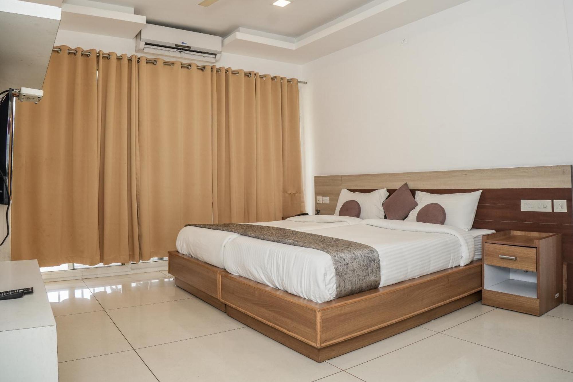 Hotel Lets Stay Kochi Екстер'єр фото