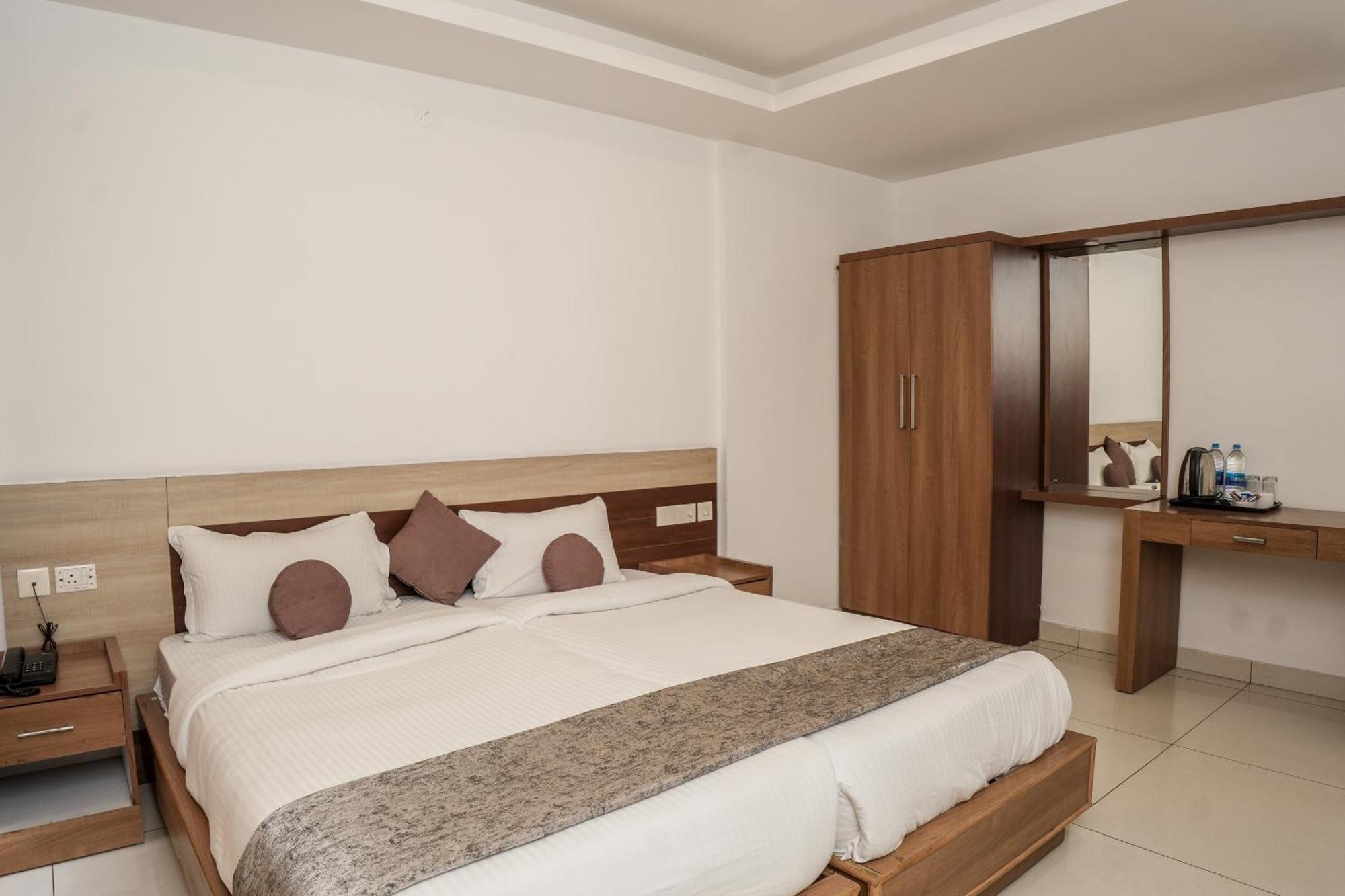 Hotel Lets Stay Kochi Екстер'єр фото